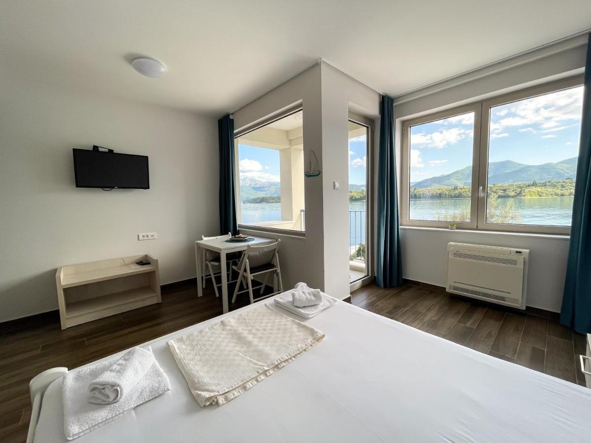 Apartments Maestral Tivat Exteriör bild